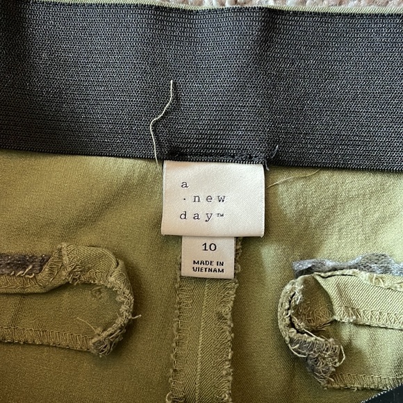 Green Slacks with Elastic Waistband - Picture 3 of 3